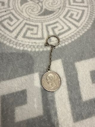 Moneda de plata con llavero