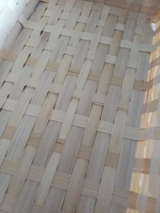 Cesta de mimbre y bambú