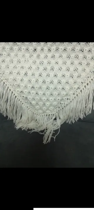 Capa fallera o chal blanco crudo con flecos