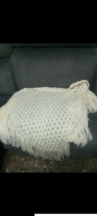 Capa fallera o chal blanco crudo con flecos