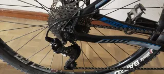 Bicicleta de Montaña Negra y Azul