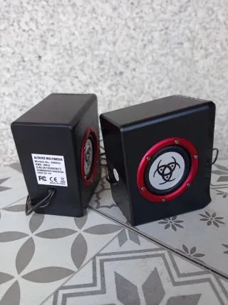 Altavoces Gaming Negros y Rojos