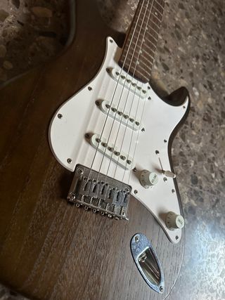 Guitarra Cort Eléctrica Marrón