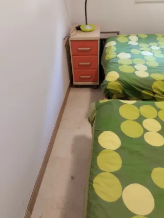 Camas gemelas de madera . De Haya,con mesita