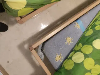 Camas gemelas de madera . De Haya,con mesita