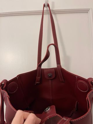 Bolso de hombro rojo