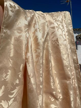 Tela adamascada dorada hilo de seda preciosa