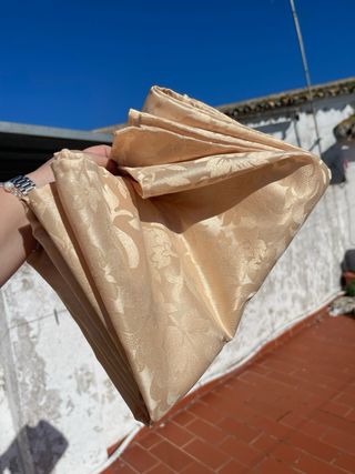 Tela adamascada dorada hilo de seda preciosa