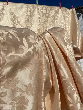 Tela adamascada dorada hilo de seda preciosa