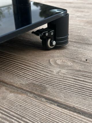 Soporte TV con ruedas y estantes