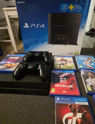 Consola PS4 Negra con 2 Controles y Juegos