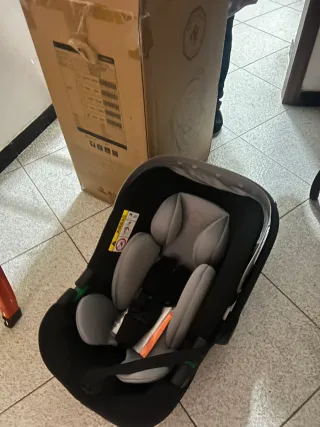 Carrozzino passeggino grigio