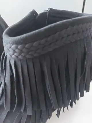 Botines negros con flecos