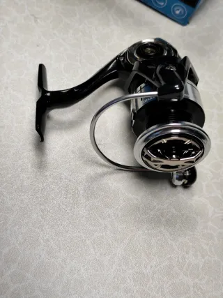 Carrete de pesca DEUKIO