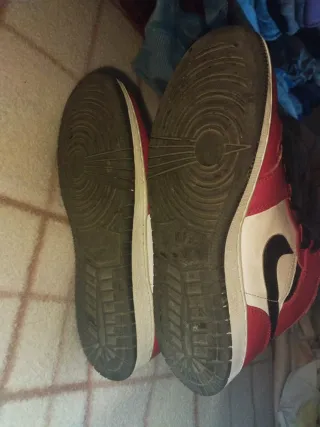 Zapatillas Jordan Air Negras y Rojas