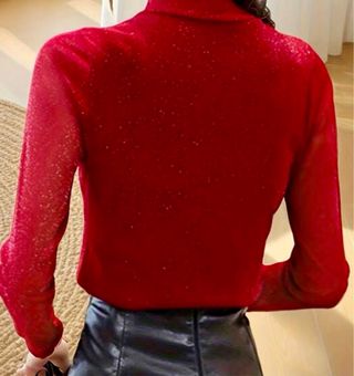 Camiseta roja brillante con encaje