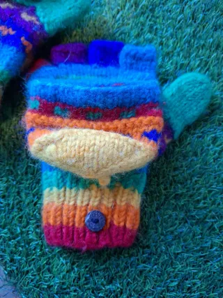 Guantes de lana coloridos hechos a mano