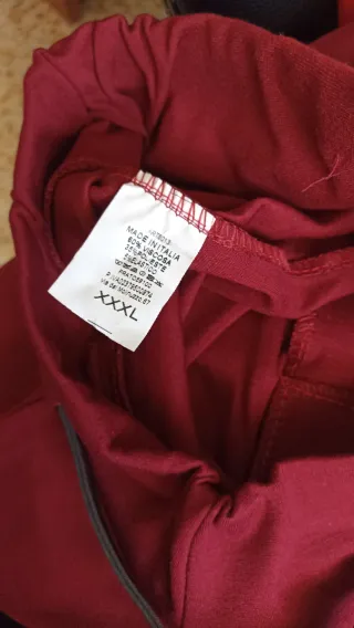 Pantalón leggins granate con cinturón