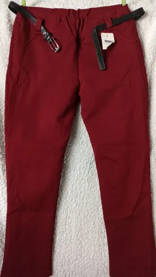 Pantalón leggins granate con cinturón
