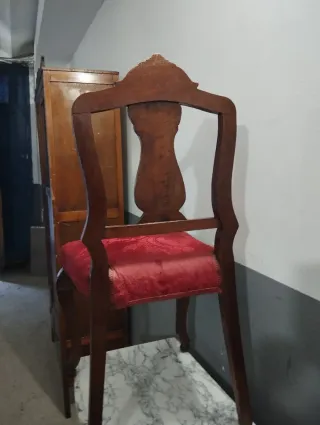 Silla antigua pequeña tapizada