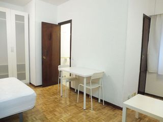 Estudio en alquiler en Cuatro Caminos en Madrid