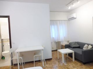 Estudio en alquiler en Cuatro Caminos en Madrid