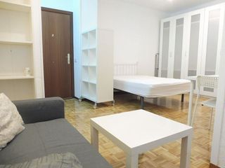 Estudio en alquiler en Cuatro Caminos en Madrid