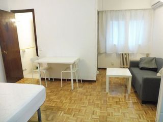 Estudio en alquiler en Cuatro Caminos en Madrid