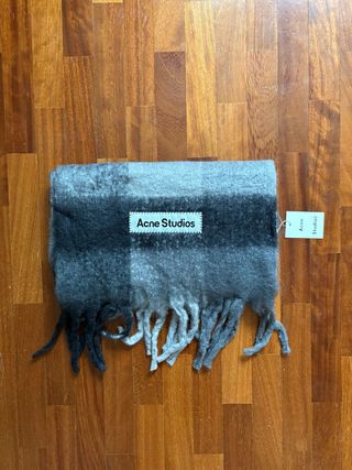 Sciarpa Acne Studios a quadri grigia e nera