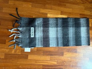 Sciarpa Acne Studios a quadri grigia e nera