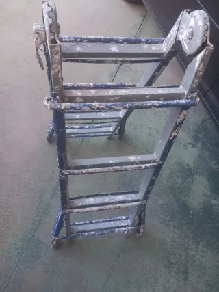 Escalera de madera en buen estado