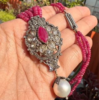Collar vintage rubíes, colgante y perla
