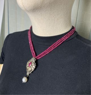 Collar vintage rubíes, colgante y perla