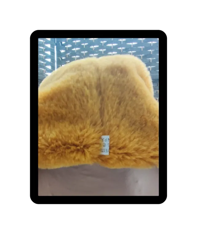 Cuello pelo sintético mostaza