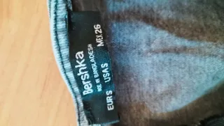 Vestido vaquero con cinturón y volante