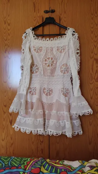 Vestido blanco con volantes y encaje talla 1