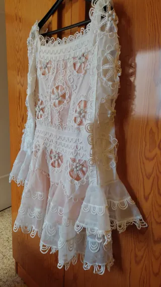 Vestido blanco con volantes y encaje talla 1