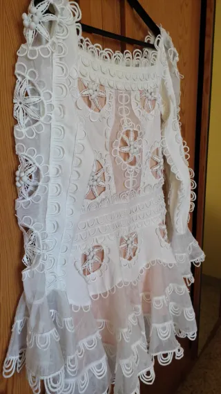 Vestido blanco con volantes y encaje talla 1