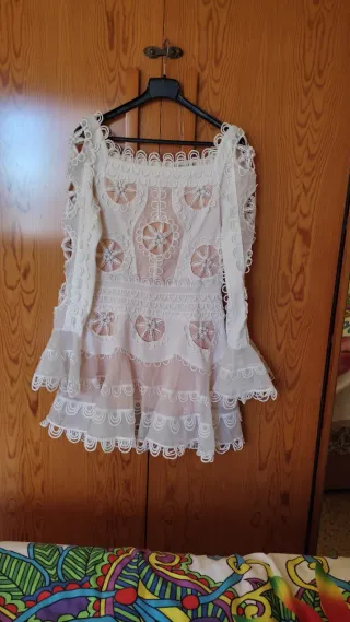 Vestido blanco con volantes y encaje talla 1