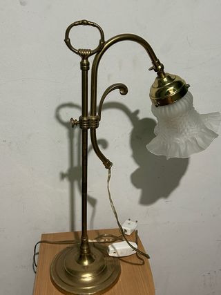 Lámpara de mesa vintage dorada