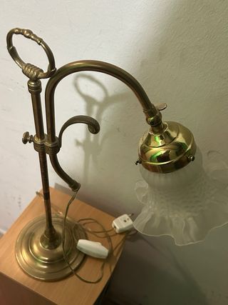 Lámpara de mesa vintage dorada