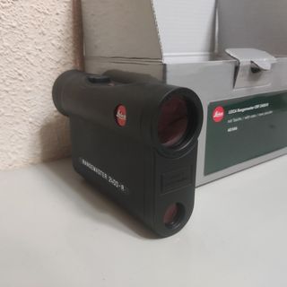 Leica Rangemaster CRF 2400-R con funda