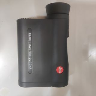 Leica Rangemaster CRF 2400-R con funda