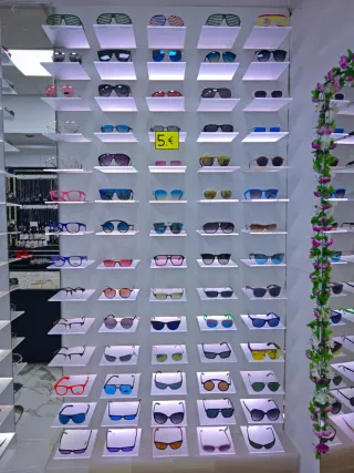 Gafas de sol de todos los precios.