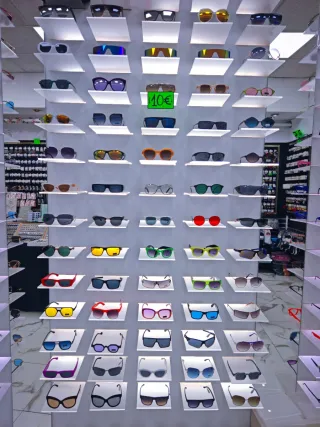 Gafas de sol de todos los precios.