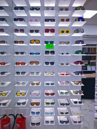 Gafas de sol de todos los precios.