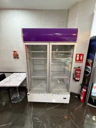 Nevera expositora refrigerada