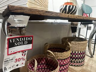 Mesa recibidor madera, metal y cristal