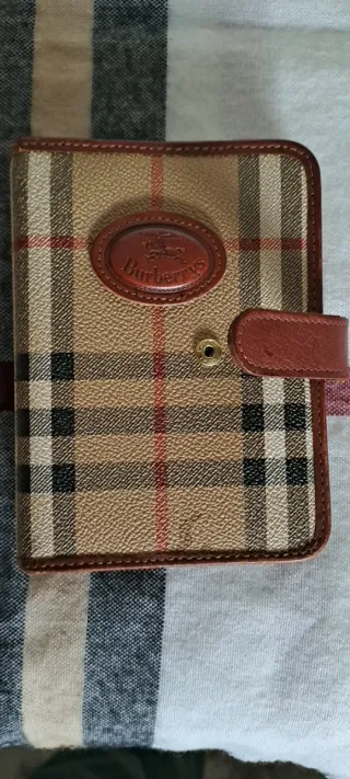 Custodia Burberry in pelle ,da aggiungere l'agenda