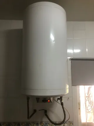 Termo eléctrico 150L. Marca Aparici.